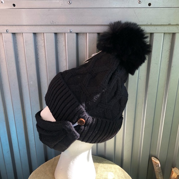 POM POM BEANIE - Picture 3 of 10